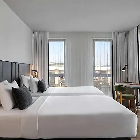 Renaissance Amsterdam Schiphol Airport 4*