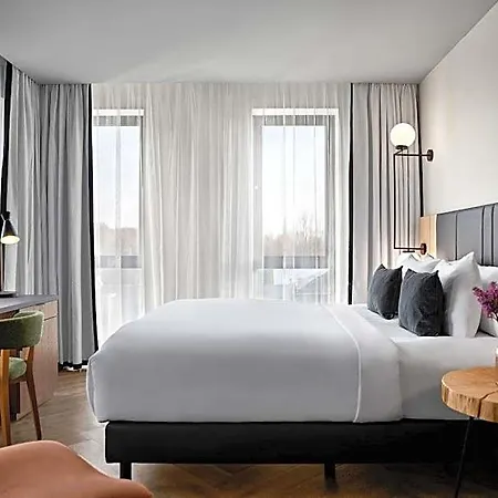 Renaissance Amsterdam Schiphol Airport فندق