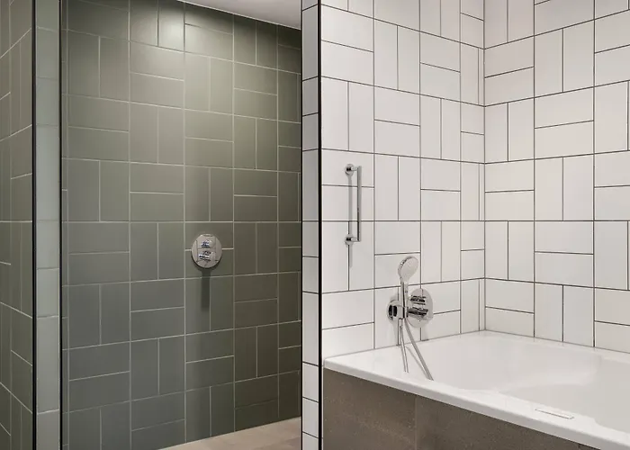 Renaissance Amsterdam Schiphol Airport Hotel 4*