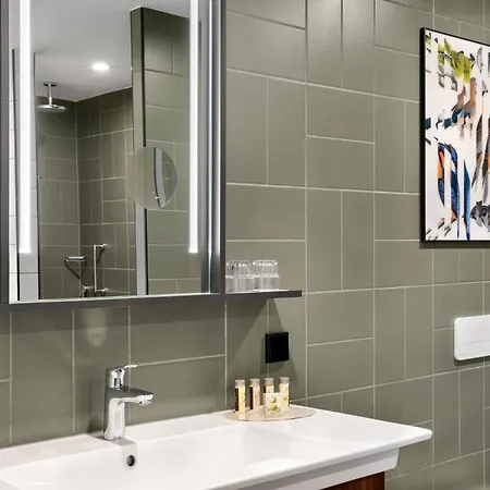 Hotel Renaissance Amsterdam Schiphol Airport 4*