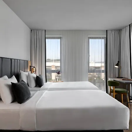 Renaissance Amsterdam Schiphol Airport 4*