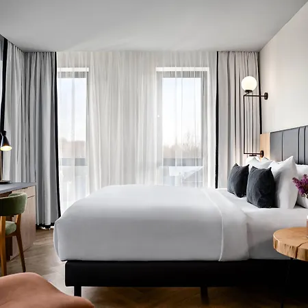 Renaissance Amsterdam Schiphol Airport Hotel 4*